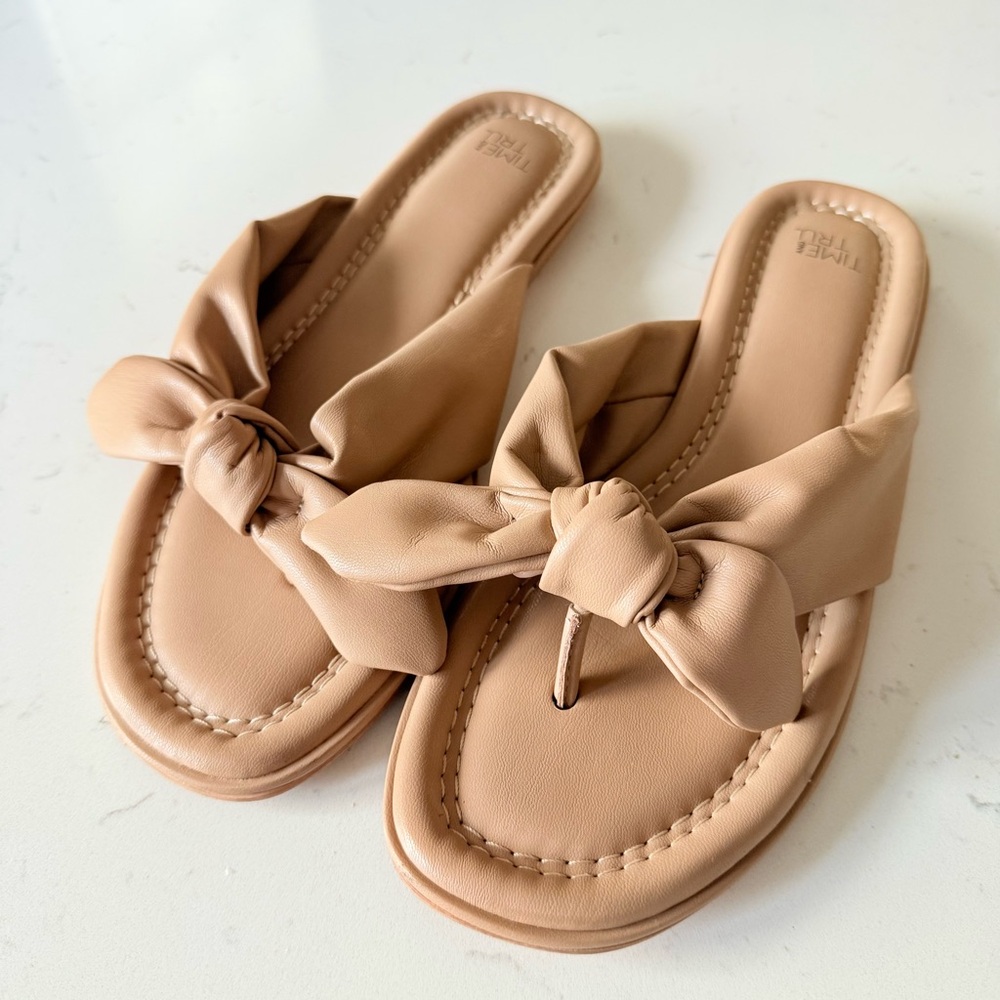 Time and Tru Tan Bow Sandals sz 9